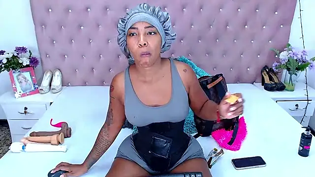 CharlotteWilliams online show from December 7, 2024, 7:32 pm