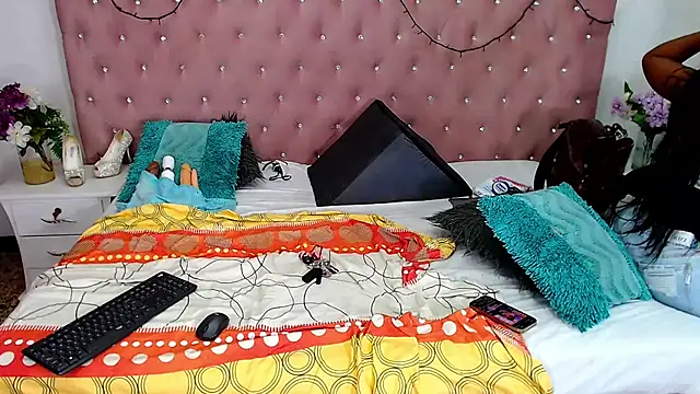 CharlotteWilliams online show from February 13, 2025, 5:37 am