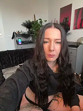 Trixie-Tainted online show from May 11, 2026, 7:36 am