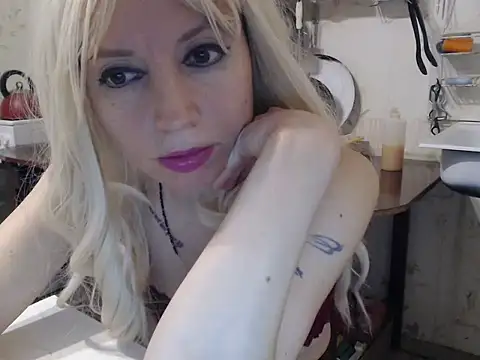 Snapshot of mimimi28 chatting on December 20, 2024, 10:22 pm mimimi28 online show from December 20, 2024, 10:22 pm