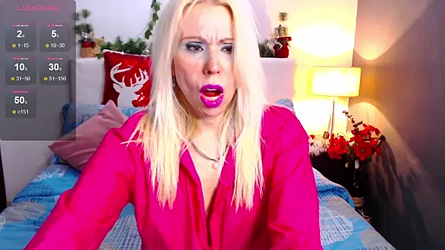 Luci evans online show from December 8, 2024, 8:04 pm