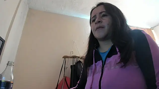 latinfemale online show from December 12, 2024, 6:10 pm