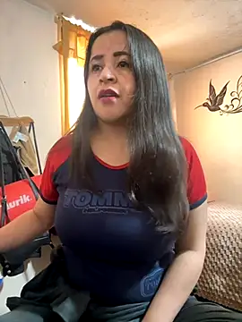 Snapshot of latinfemale chatting on October 17, 2025, 8:33 pm latinfemale online show from October 17, 2025, 8:33 pm