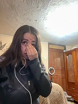 Snapshot of latinfemale chatting on October 22, 2025, 11:26 pm latinfemale online show from October 22, 2025, 11:26 pm