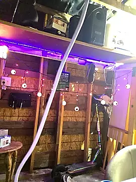 canadacockinme online show from October 21, 2025, 12:28 pm