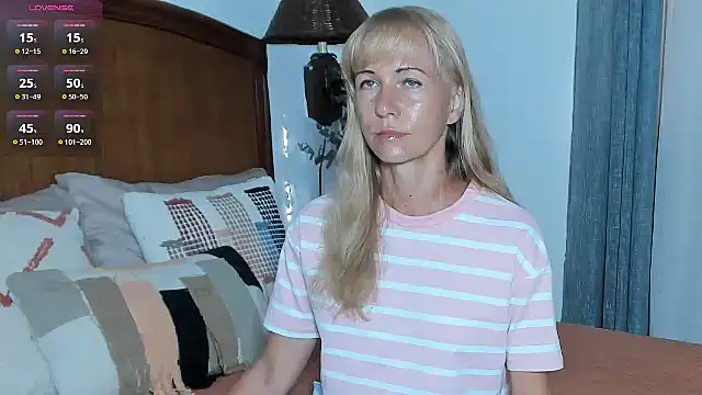 Snapshot of Christine_35 chatting on October 30, 2025, 12:50 pm Christine 35 online show from October 30, 2025, 12:50 pm