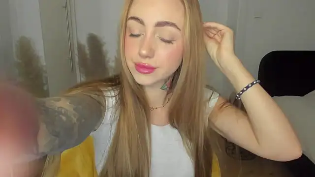 sexyCoralie online show from March 17, 2026, 7:44 am