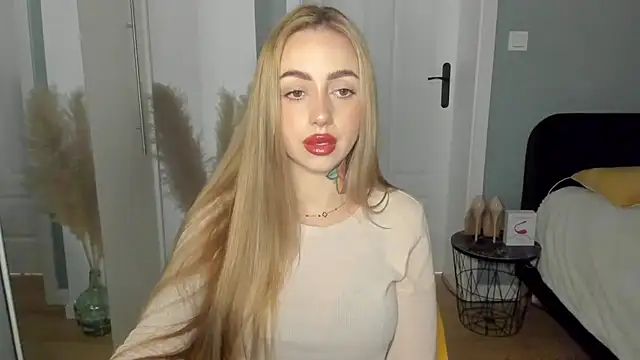 sexyCoralie online show from May 9, 2026, 6:51 am