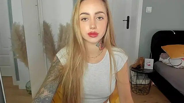 sexyCoralie online show from June 25, 2026, 6:40 am