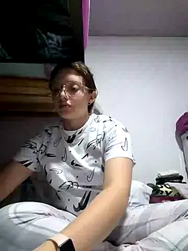 Snapshot of linda-schmidt chatting on December 7, 2024, 5:26 am linda-schmidt online show from December 7, 2024, 5:26 am