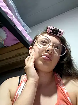 Snapshot of linda-schmidt chatting on December 28, 2024, 2:22 am linda-schmidt online show from December 28, 2024, 2:22 am