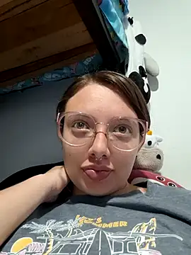Snapshot of linda-schmidt chatting on March 8, 2025, 9:51 pm linda-schmidt online show from March 8, 2025, 9:51 pm