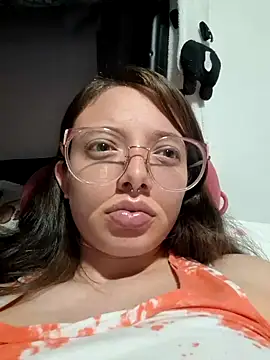 Snapshot of linda-schmidt chatting on March 15, 2025, 4:35 am linda-schmidt online show from March 15, 2025, 4:35 am
