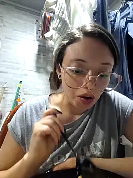 Snapshot of linda-schmidt chatting on October 10, 2025, 9:47 pm linda-schmidt online show from October 10, 2025, 9:47 pm