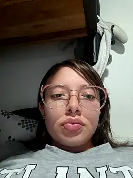 linda-schmidt online show from December 1, 2025, 1:21 am