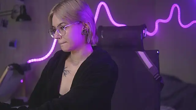 alyssa sweet online show from May 13, 2026, 3:04 am