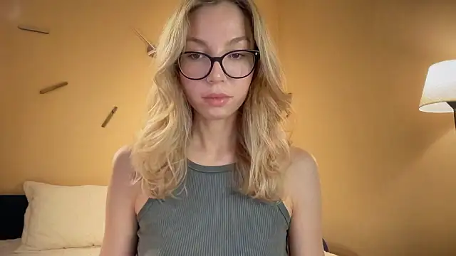 Cutensadistic online show from December 3, 2024, 3:55 pm