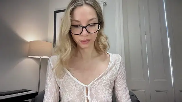 Cutensadistic online show from December 18, 2024, 8:42 am