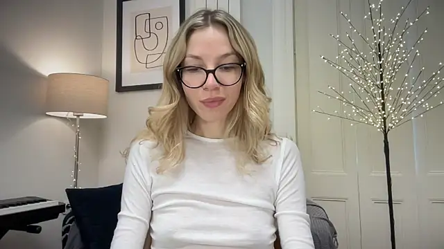 Cutensadistic online show from December 23, 2024, 11:36 am
