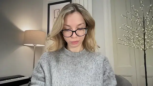 Cutensadistic online show from December 26, 2024, 1:54 pm