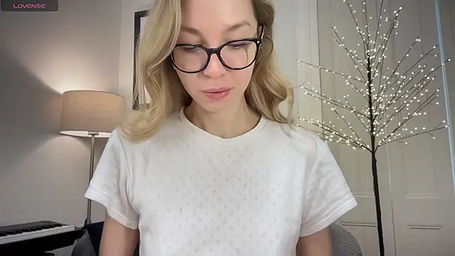 Cutensadistic online show from December 30, 2024, 9:05 am