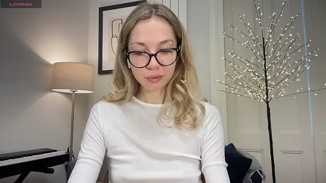 Cutensadistic online show from January 3, 2025, 11:35 am