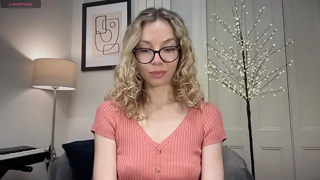 Cutensadistic online show from January 6, 2025, 3:51 pm