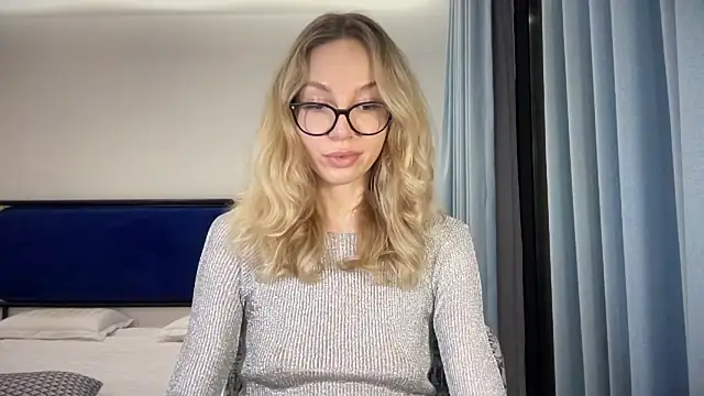 Cutensadistic online show from February 3, 2025, 11:42 am
