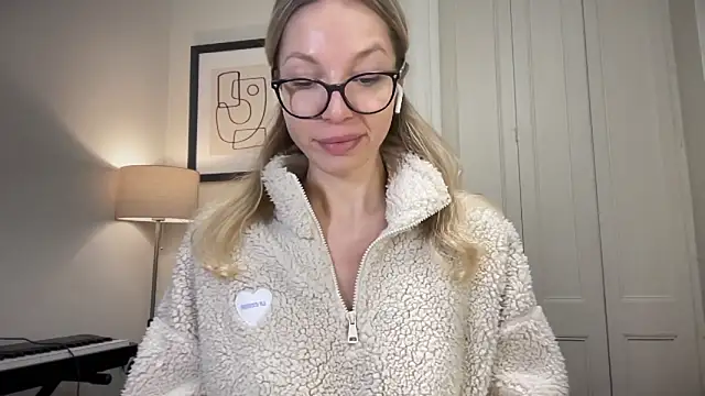 Cutensadistic online show from March 3, 2025, 6:12 pm