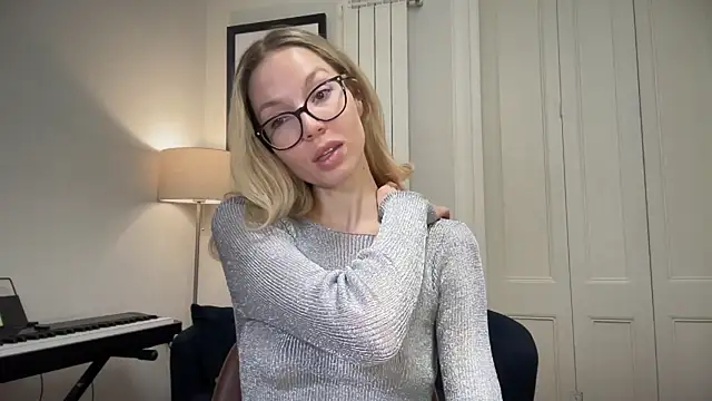 Cutensadistic online show from March 4, 2025, 4:41 pm