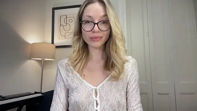 Cutensadistic online show from March 6, 2025, 2:29 pm