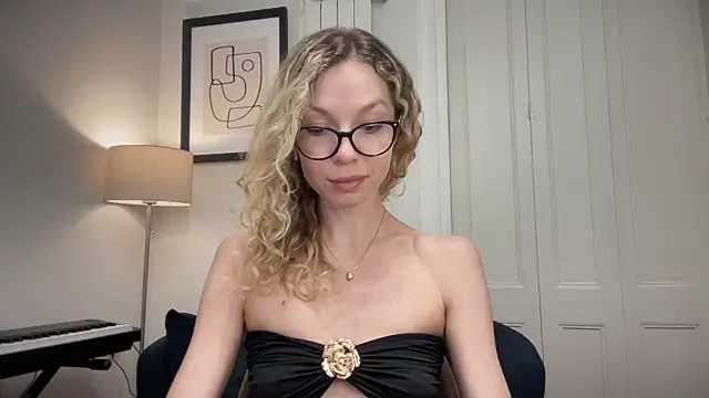 Cutensadistic online show from March 17, 2025, 2:45 pm