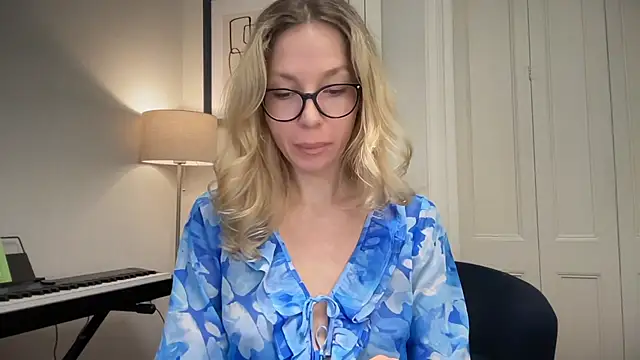 Cutensadistic online show from March 19, 2025, 2:24 pm