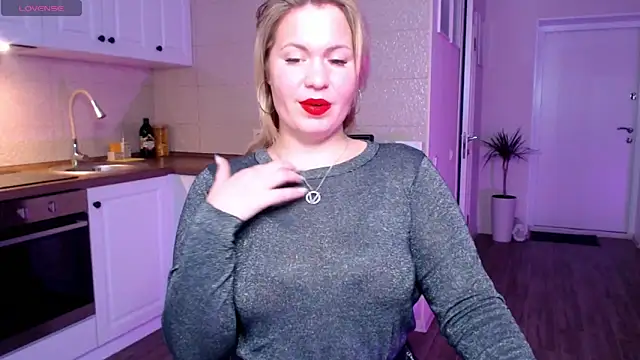 Snapshot of HotTiffani chatting on January 25, 2025, 9:36 am HotTiffani online show from January 25, 2025, 9:36 am