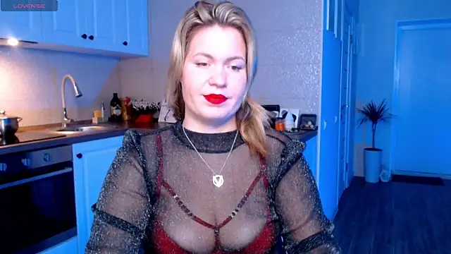 Snapshot of HotTiffani chatting on January 30, 2025, 8:32 am HotTiffani online show from January 30, 2025, 8:32 am
