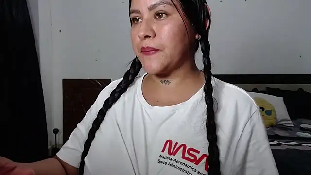 venuz mendoza20 online show from February 19, 2026, 11:12 pm