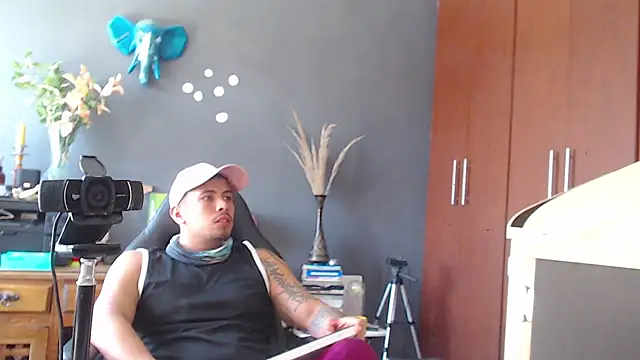 Snapshot of geirge_teacherxx chatting on January 18, 2025, 5:37 pm geirge teacherxx online show from January 18, 2025, 5:37 pm