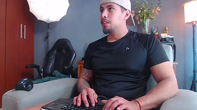 Snapshot of geirge_teacherxx chatting on October 25, 2025, 4:13 pm geirge teacherxx online show from October 25, 2025, 4:13 pm