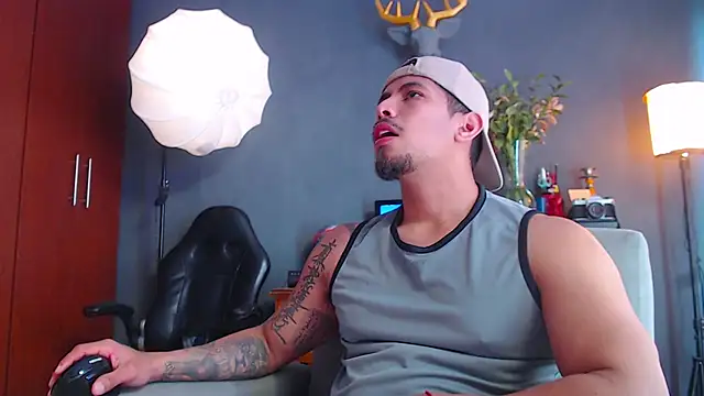 Snapshot of geirge_teacherxx chatting on October 31, 2025, 3:35 pm geirge teacherxx online show from October 31, 2025, 3:35 pm