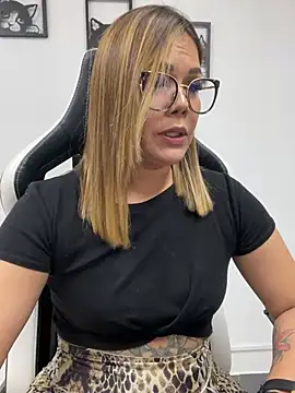 KellyBrooklyn  online show from February 18, 2025, 4:37 pm