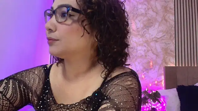 JuliRamirez online show from May 24, 2026, 12:32 pm