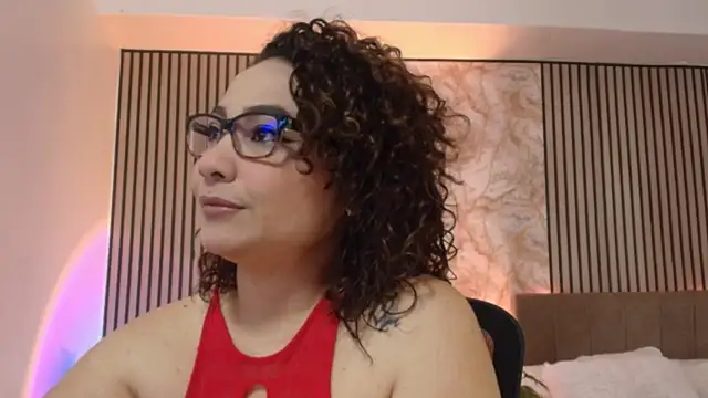 JuliRamirez online show from August 5, 2026, 12:19 pm