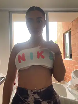 emma andrew1 online show from November 10, 2025, 2:27 pm