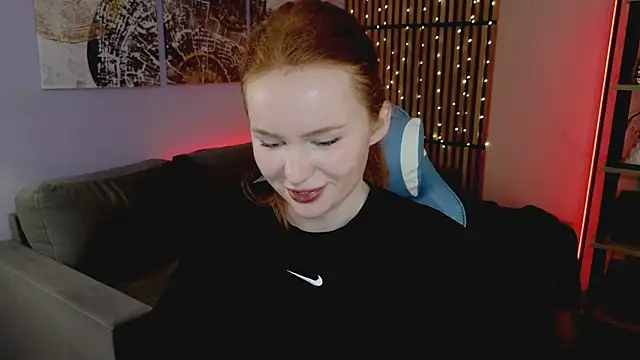 Snapshot of GingerArin chatting on October 24, 2025, 10:22 am GingerArin online show from October 24, 2025, 10:22 am