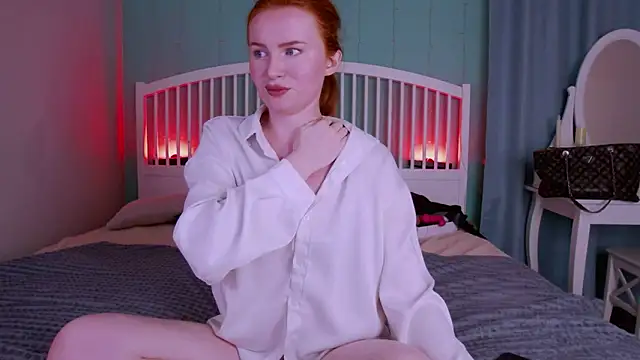 Snapshot of GingerArin chatting on November 10, 2025, 1:43 pm GingerArin online show from November 10, 2025, 1:43 pm