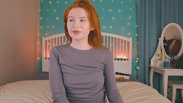 Snapshot of GingerArin chatting on December 5, 2025, 11:30 am GingerArin online show from December 5, 2025, 11:30 am