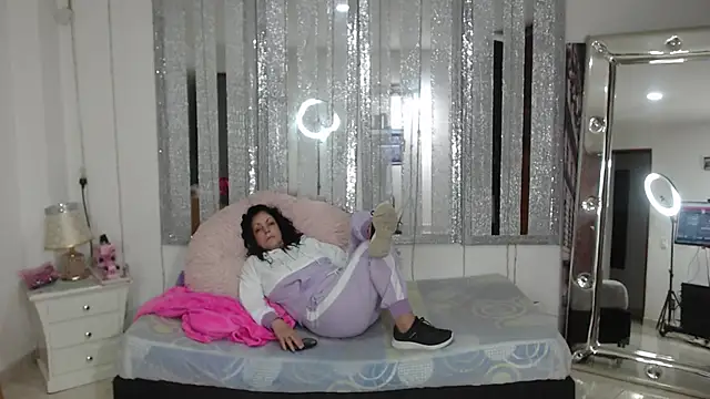mijal queen online show from December 17, 2024, 2:23 am