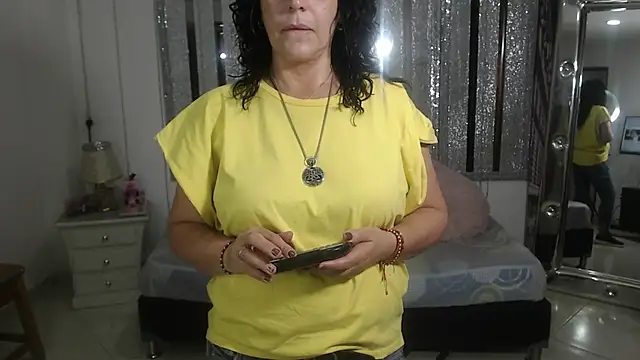 mijal queen online show from January 17, 2025, 2:08 am