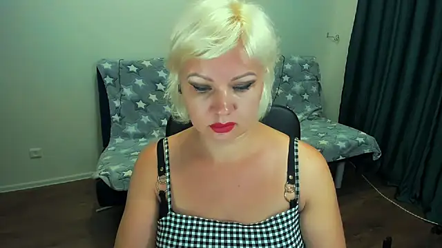 Snapshot of Angelaroberti3 chatting on September 26, 2025, 5:06 pm Angelaroberti3 online show from September 26, 2025, 5:06 pm