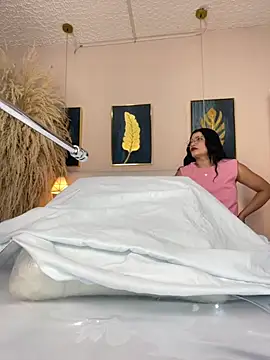 valerie lya online show from October 1, 2025, 8:04 pm